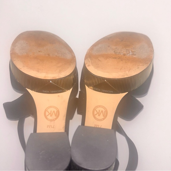 Stunning MICHAEL KORS platform suede sandal with chunky gold heel. - Picture 11 of 12